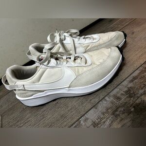 Nike Sneakers in White Waffle Debut sneaker shoes
